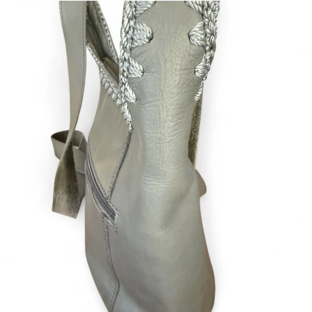 The Sak Grey Leather Hobo Purse, Medium Size With Shoulder Strap